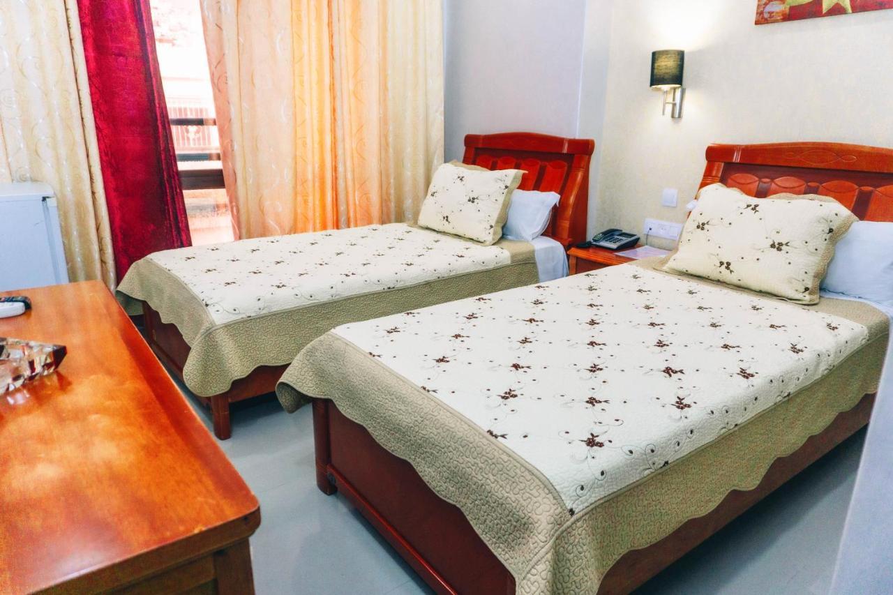 Hotel Atenas เทโทอัน ภายนอก รูปภาพ
